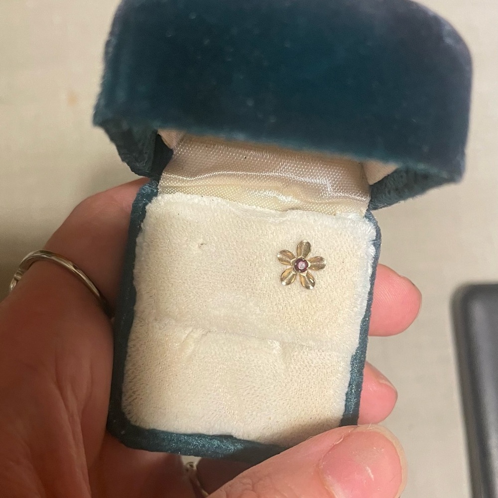12K gold filled Garnet flower stud earring daisy vintage post